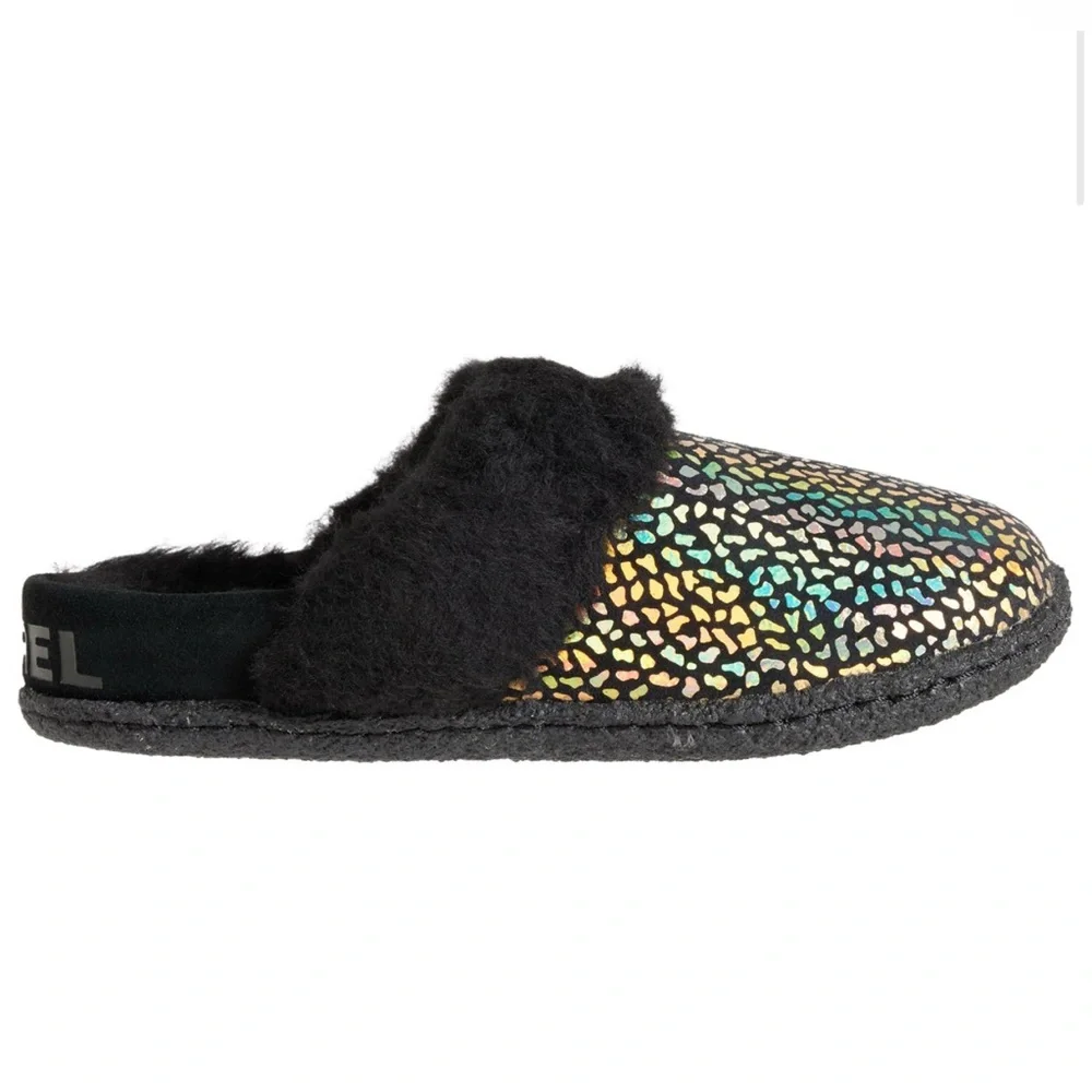 SOREL Youth Nakiska Slide II in Black and gold